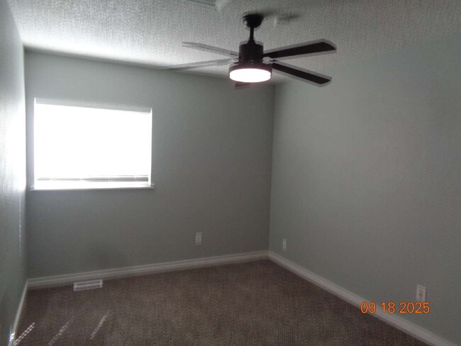 Building Photo - Nicely updated home close to amenities
