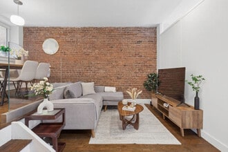Building Photo - 125 E 83rd St