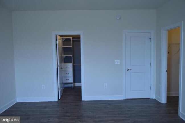 Building Photo - 9867 Gillum Wy