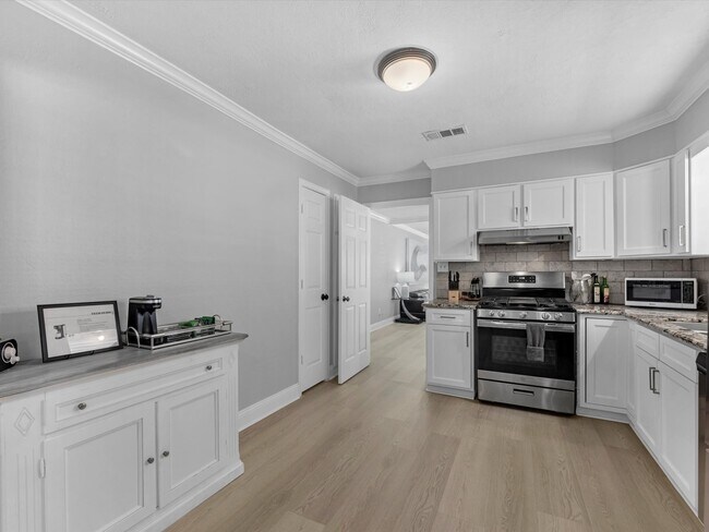 Building Photo - 2505 Truxillo St