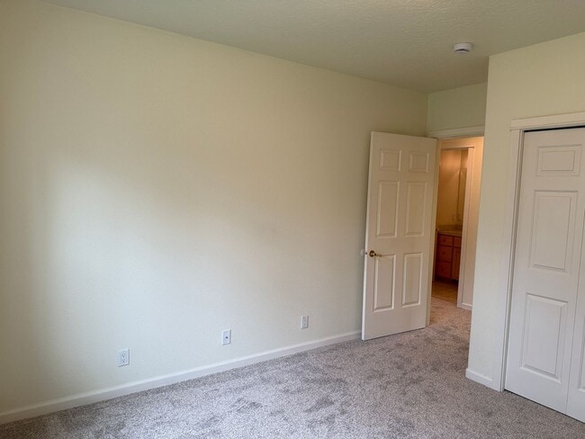 Building Photo - Beautiful 3 bedroom 2 bath house in Cottage Grove!