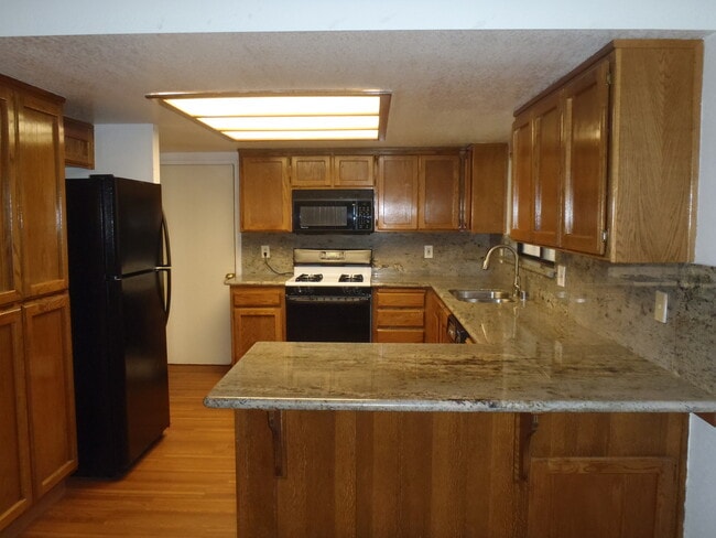 Building Photo - 1249 Mountain View Dr