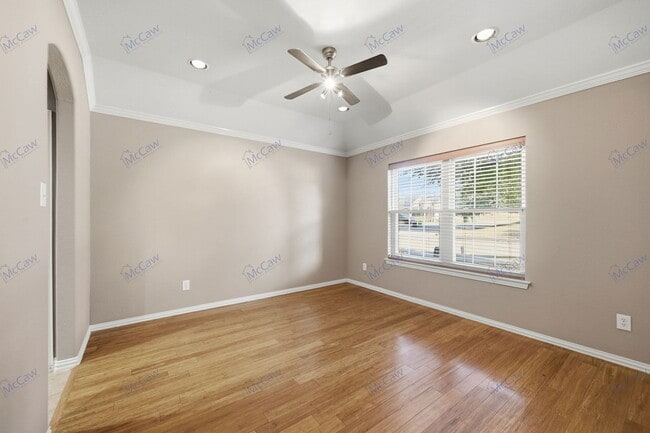 Building Photo - 604 Creekside Dr