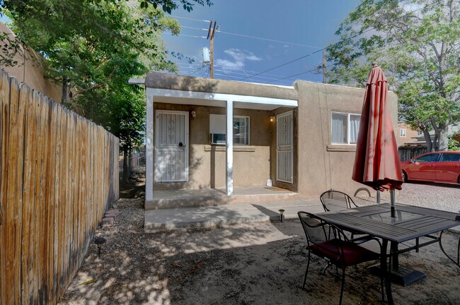Building Photo - 306 Stanford Dr SE