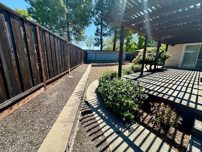 Building Photo - Beautiful 4 bedroom in Pleasanton