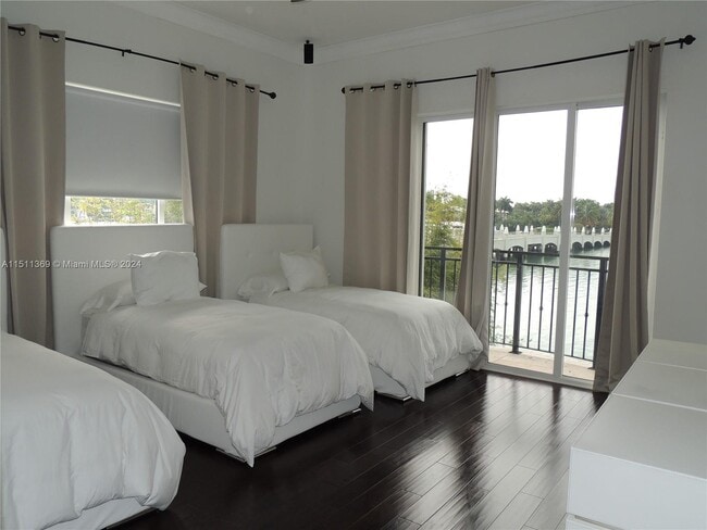 Building Photo - 240 S Hibiscus Dr