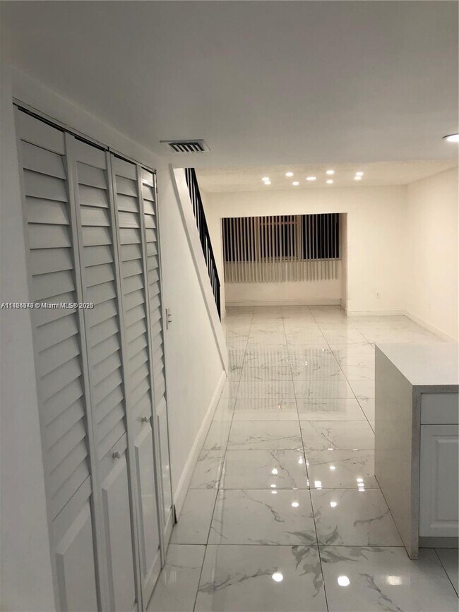 Building Photo - 1555 W 44th Pl
