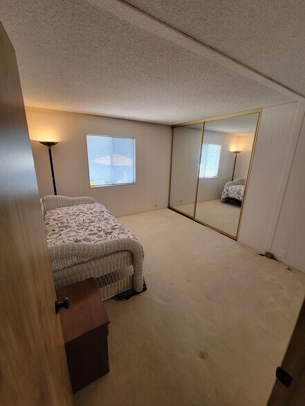 Second bedroom - 18 Tahquitz Ct