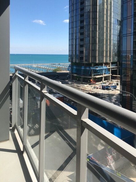 Building Photo - 450 E Waterside Dr