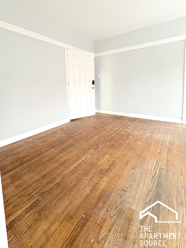 Building Photo - 6228 S Western Ave