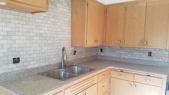 Building Photo - 4401 N Sheffield Ave