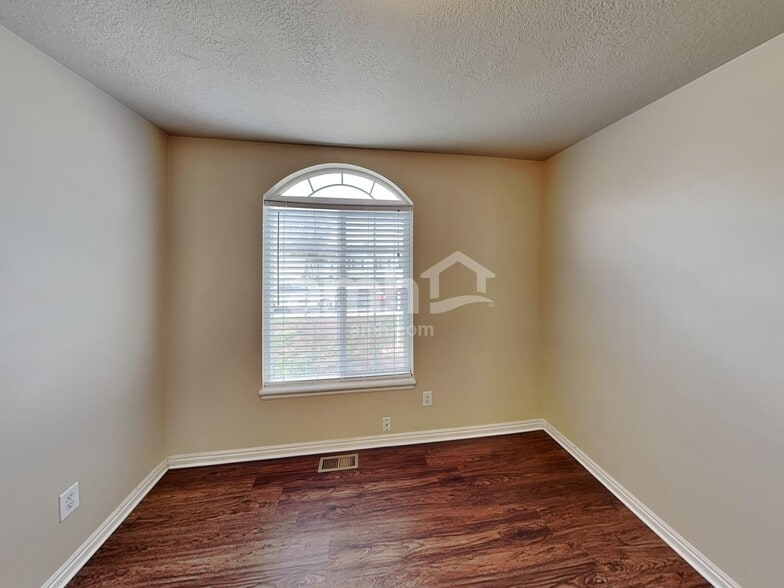 Building Photo - 6655 W Millen Cir