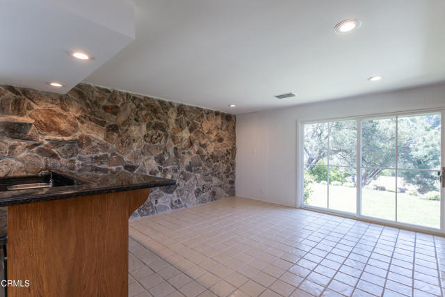 Building Photo - 555 Paulette Pl