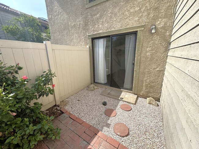 Building Photo - COUNTRY MILE RD POMONA 91766 (2 BED / 2 BATH)