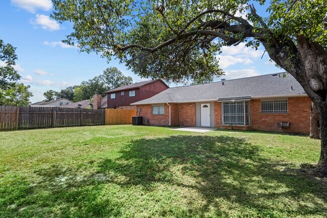 Building Photo - 4202 Brandemere Way St
