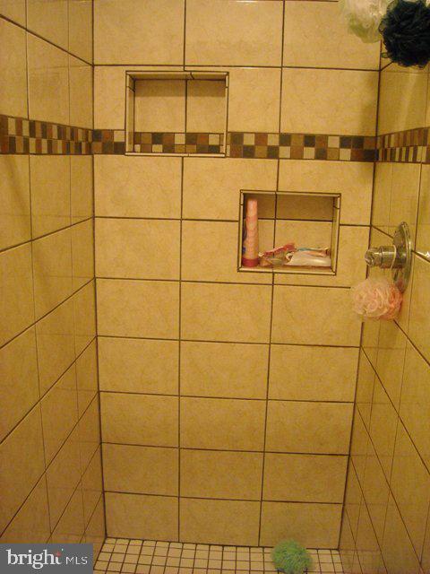 Building Photo - 5615 Minoso Dr