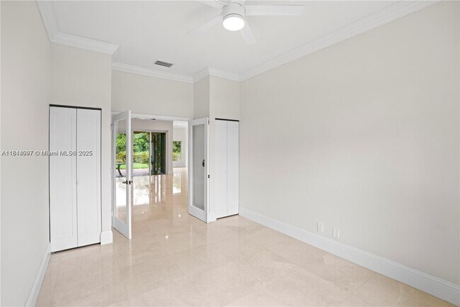 Building Photo - 720 Cypress Pointe Dr W