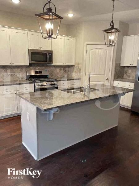 Building Photo - 1980 Township Dr