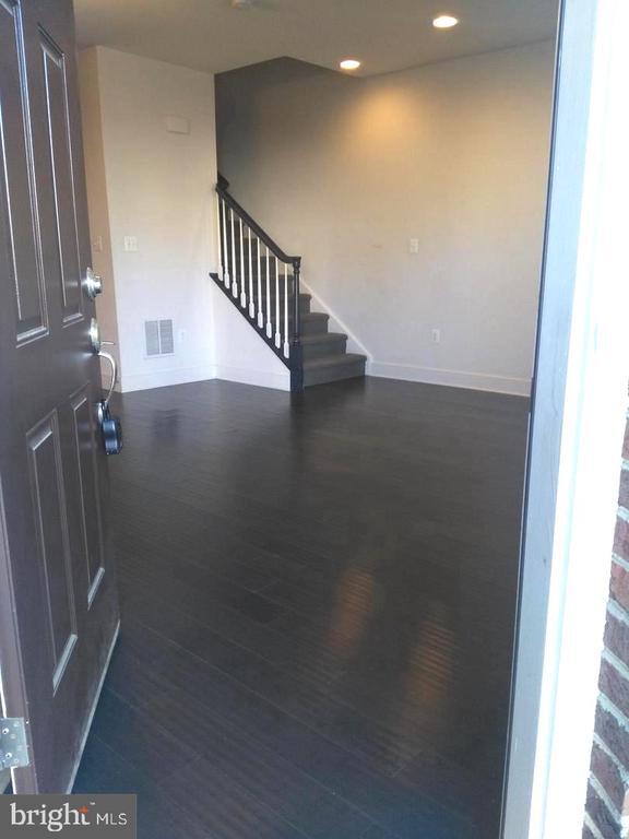Building Photo - 44037 Etna Terrace