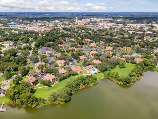 Building Photo - 1/1 Condo in Altamonte Springs ~ Gated Lakefront Community ~ LVP Flooring & Updated Kitchen/Bath!