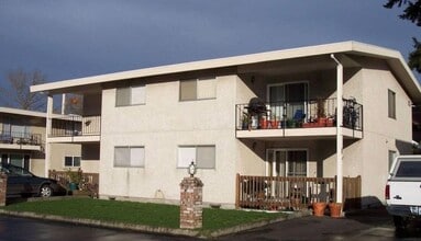 Building Photo - Heart of Issaquah Ground Floor Unit