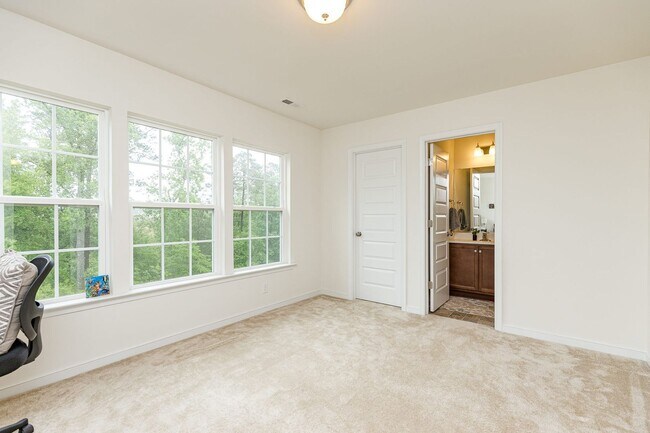 Building Photo - Gorgeous and Modern Home Available