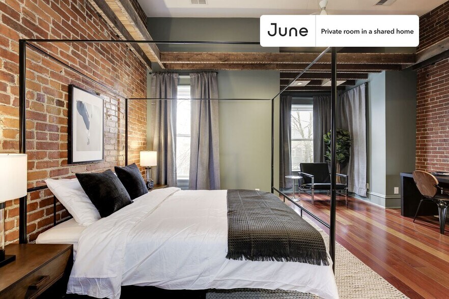 Building Photo - Private bedroom in 4 bed/3 bath Home