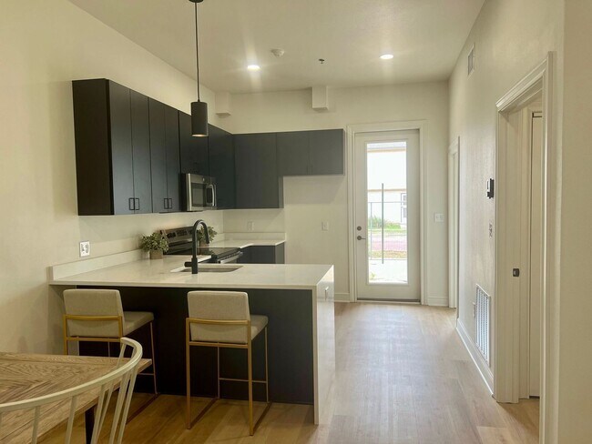 Building Photo - The Court At Overton