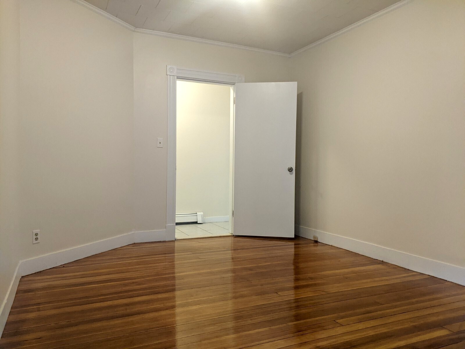 Building Photo - 83 Yorktown St