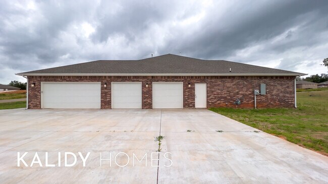 Building Photo - 17583 Natalie Ct
