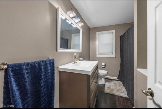 Building Photo - 706 Boesel Ave