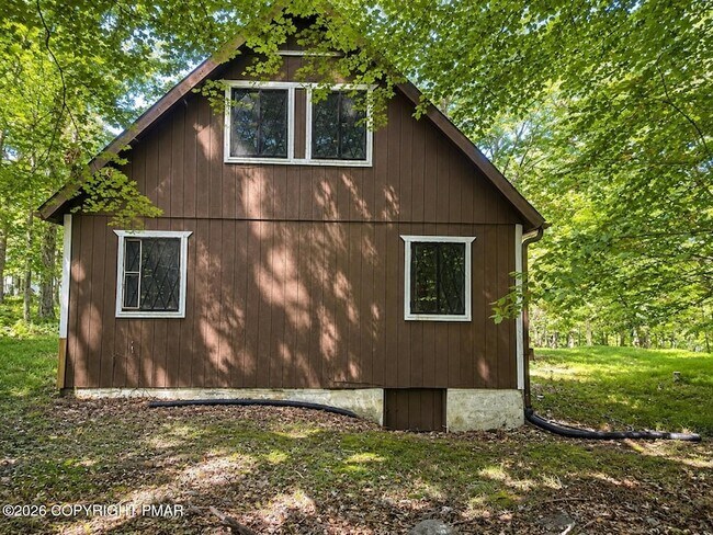 Building Photo - 2111 Spring Dr