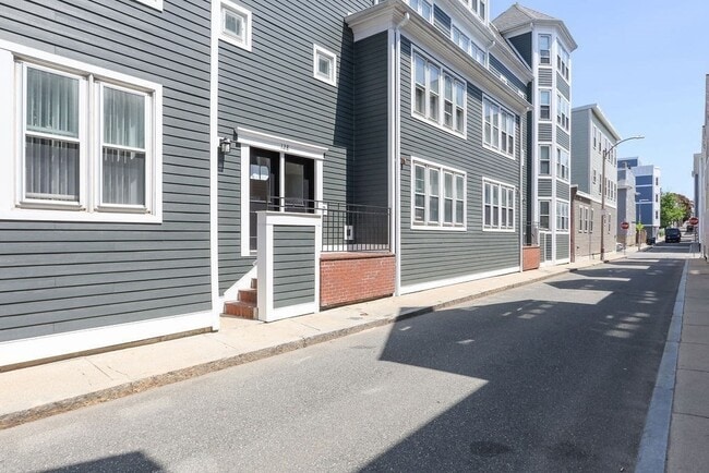 Building Photo - 128 Tudor St