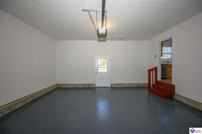 Building Photo - 611 Flushing Meadows Dr