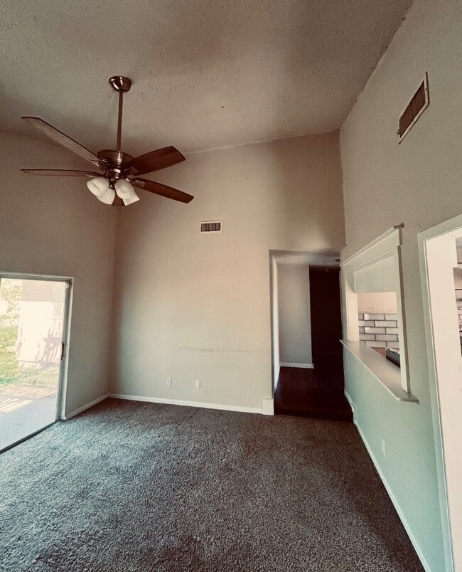 Building Photo - 10849 Eastwood Dr