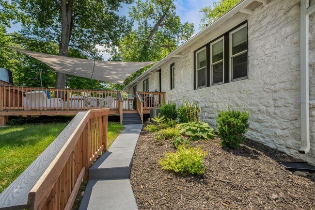 Building Photo - 354 Frieda Ave