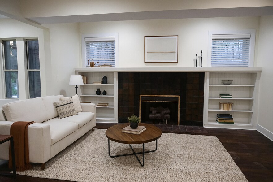 Primary Photo - 4313 S King Dr