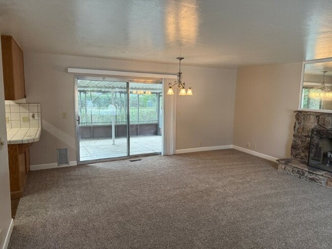 Building Photo - 2 Bedroom 2 Bath One Story Senior Community Vacaville *Star Rentals