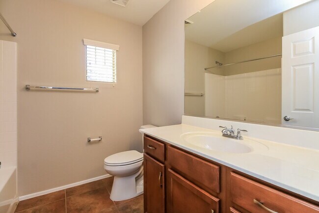 Building Photo - 2456 E Vermont Dr