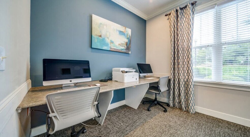 Building Photo - 1024 Cranbrook Dr