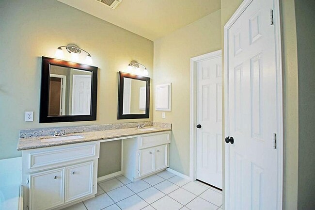 Building Photo - 21922 Golden Cedar Dr