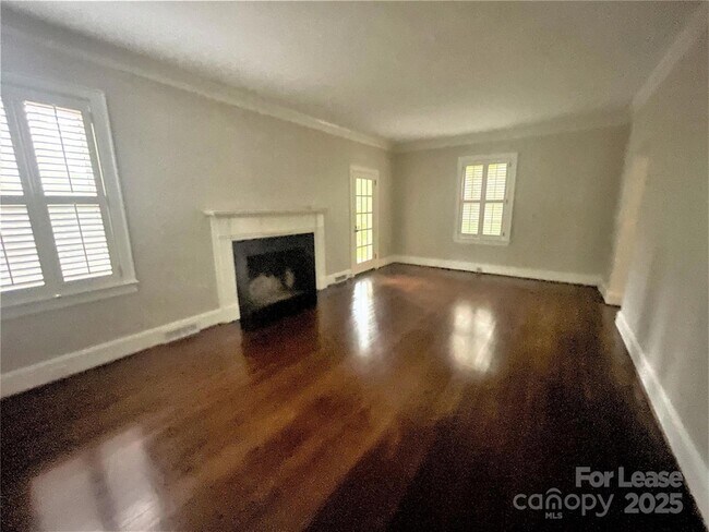 Building Photo - 2610 Providence Rd