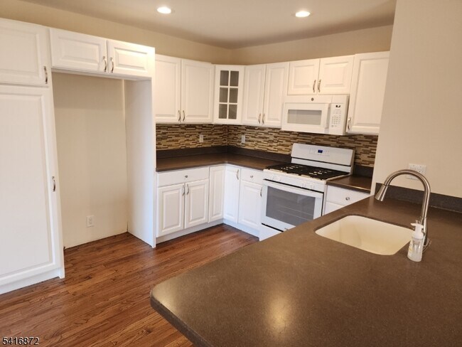 Building Photo - 27 Cypress Ln