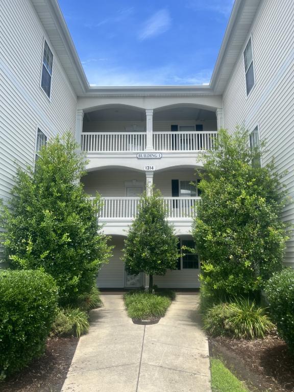Building Photo - 1314 River Oaks Dr