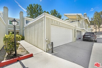 Building Photo - 22123 Burbank Blvd