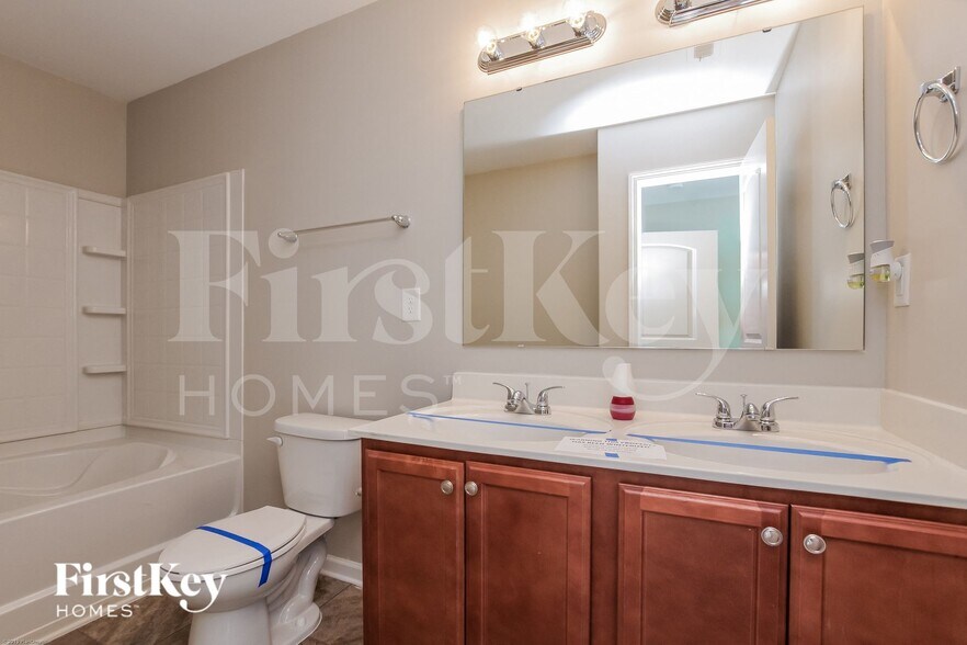 Building Photo - 9013 Sharpes Cir