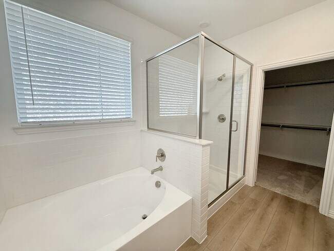 Building Photo - Elegant New Build in Princeton with Pool, ...
