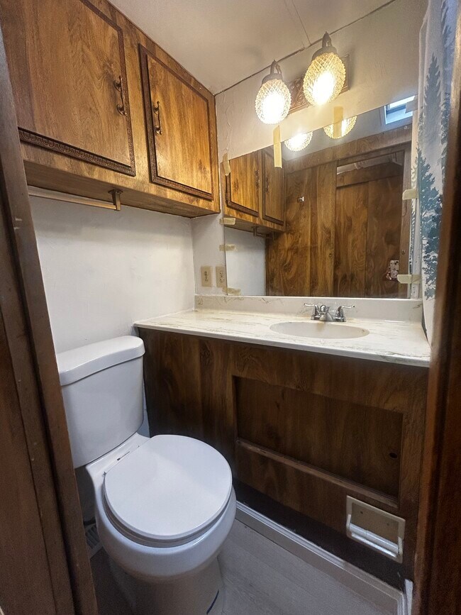 Building Photo - 1120 N Justice Dr