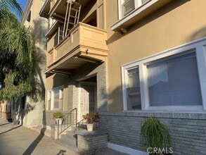 Building Photo - 311-314 W 4th St