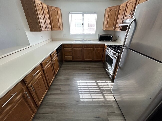 Building Photo - BEAUTIFULLY UPGRADED CONDO - SPACIOUS 2 BEDROOM, 2 BATH TOP FLOOR IN PRIME LAS VEGAS LOCATION